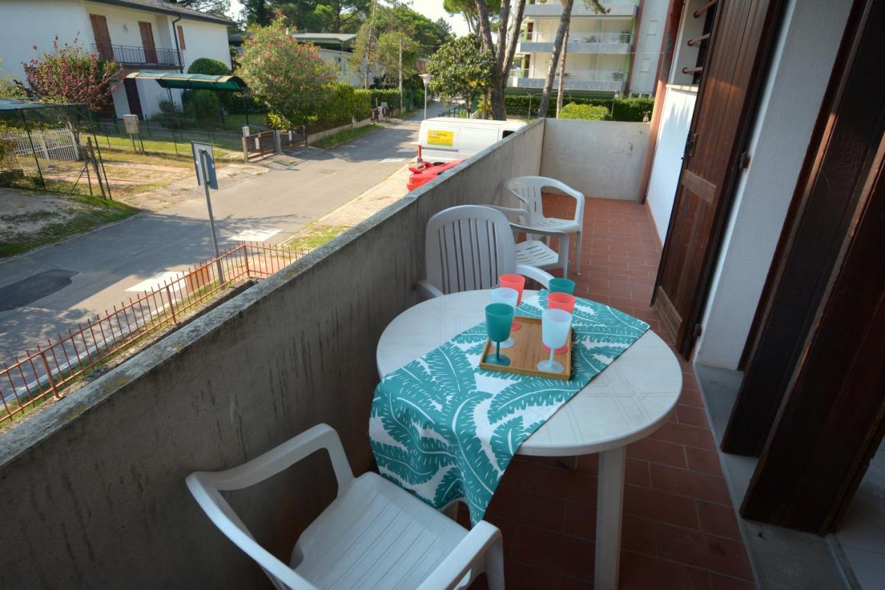 Flat In Lignano Pineta Lägenhet Lignano Sabbiadoro Exteriör bild