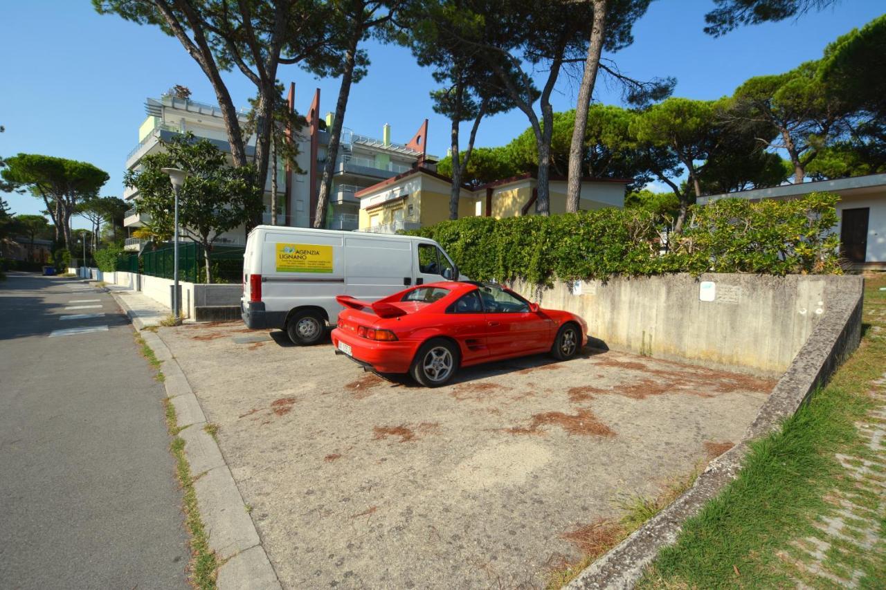 Flat In Lignano Pineta Lägenhet Lignano Sabbiadoro Exteriör bild