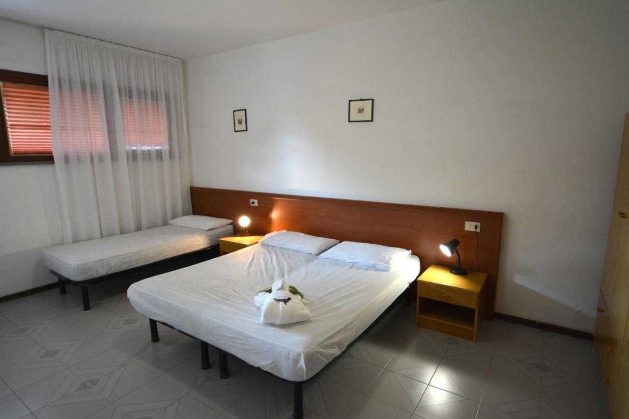 Flat In Lignano Pineta Lägenhet Lignano Sabbiadoro Exteriör bild