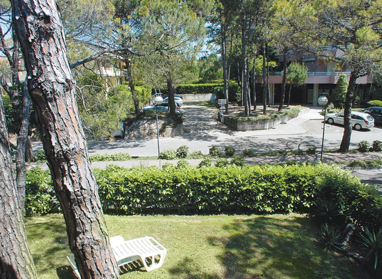 Flat In Lignano Pineta Lägenhet Lignano Sabbiadoro Exteriör bild