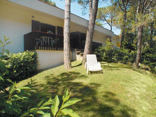 Flat In Lignano Pineta Lägenhet Lignano Sabbiadoro Exteriör bild