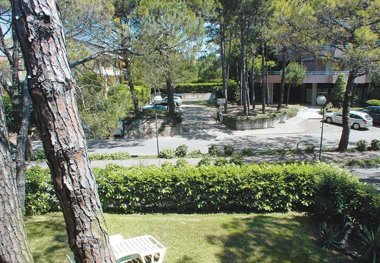 Flat In Lignano Pineta Lägenhet Lignano Sabbiadoro Exteriör bild